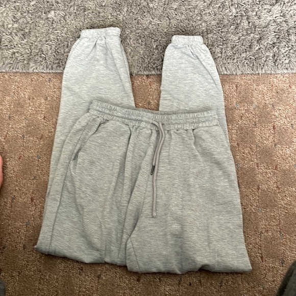 Gently used grey sweats - Picture 1 of 1